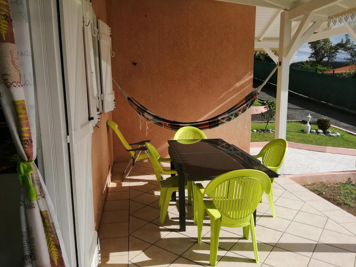 Les Petites Fleurs De Poirier Villa Bouillante Exterior foto