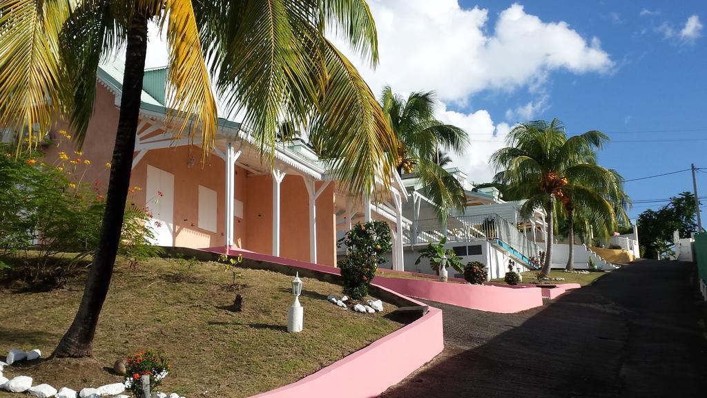 Les Petites Fleurs De Poirier Villa Bouillante Exterior foto