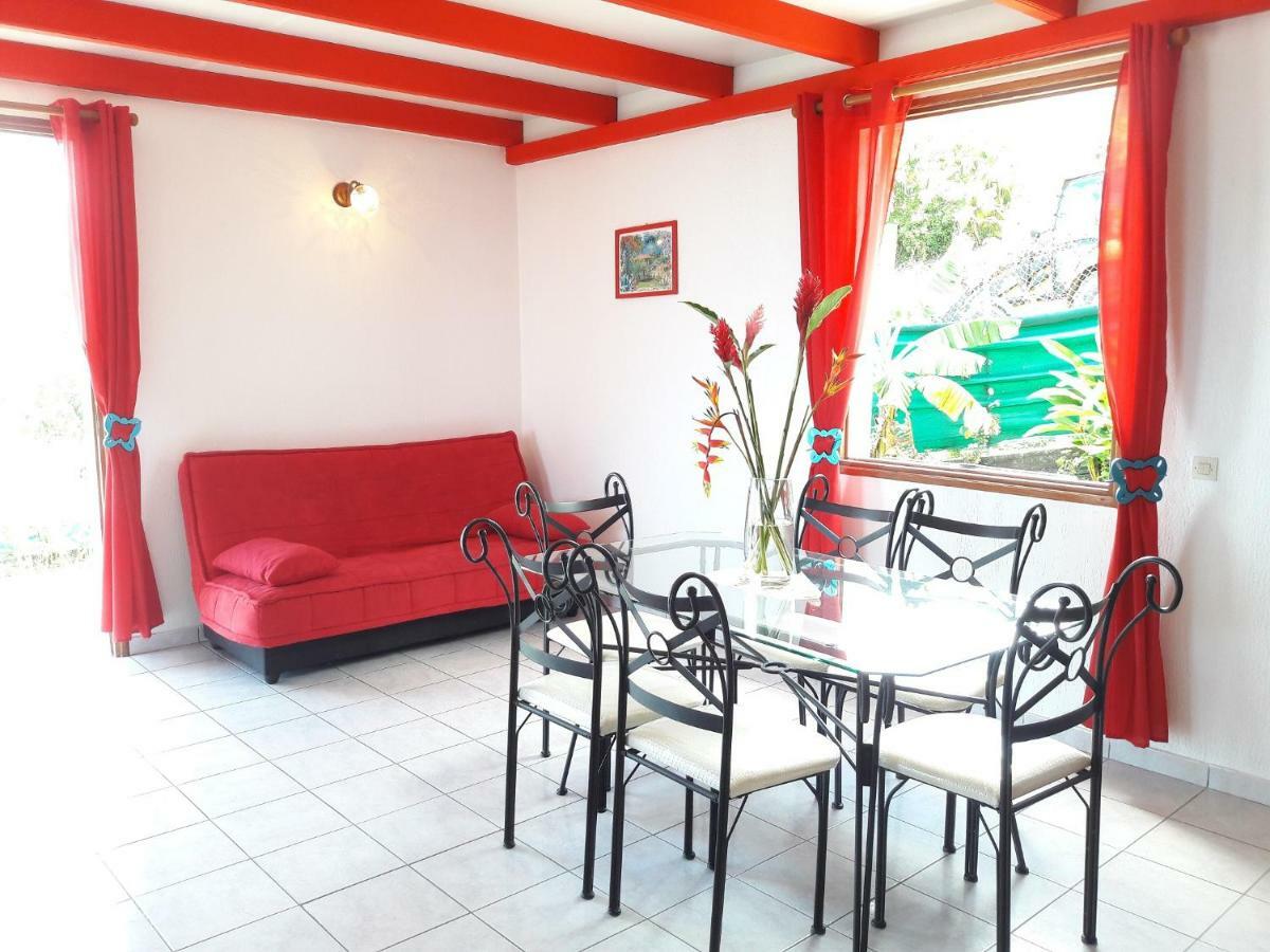 Les Petites Fleurs De Poirier Villa Bouillante Exterior foto
